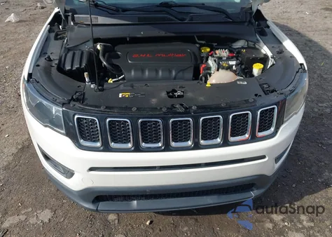 2018 Jeep Compass Latitude 4X4 z USA, uszkodzony, nr VIN 3C4NJDBB4JT479004